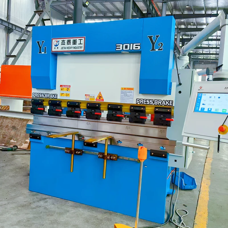 H71614cd6c5b74c03bc5153f30db270d9g.webp WC67K-30T/1600 Mini Automatic Motor Pump Bearing CNC Steel Aluminum Hydraulic Stainless Steel Press Brake Bending Machine - Image 3